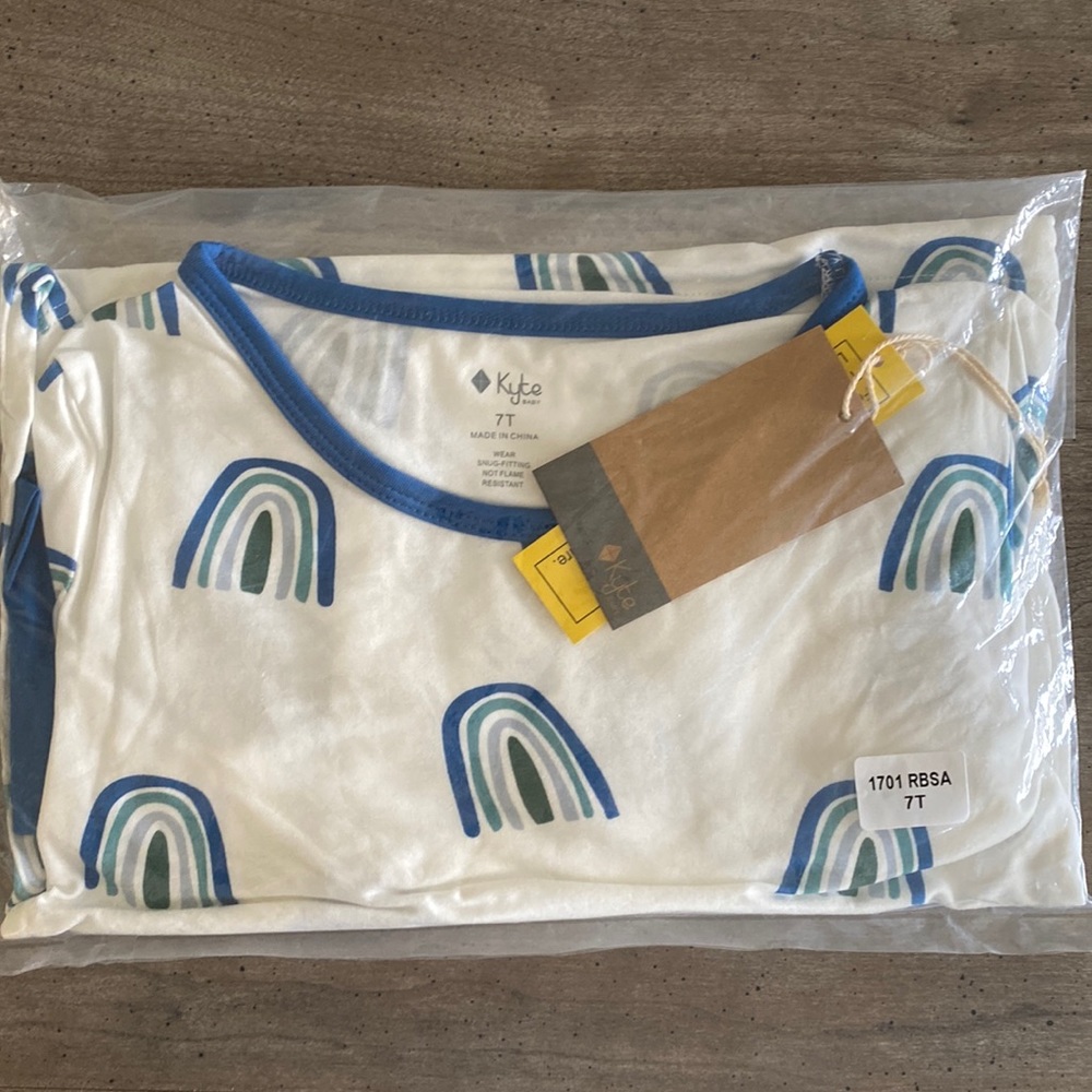 NIB Kyte Baby Sapphire Rainbow Toddler pajamas 7T (Very HTF Retired Print)